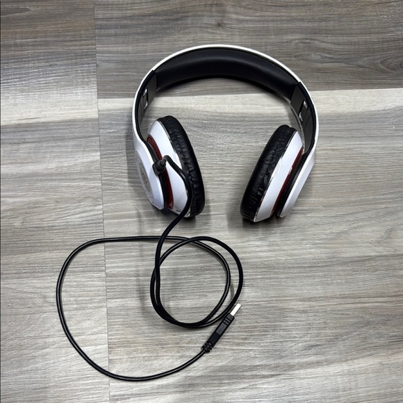 Escape Plantium White and Black bluetooth Headphones - Picture 1 of 5
